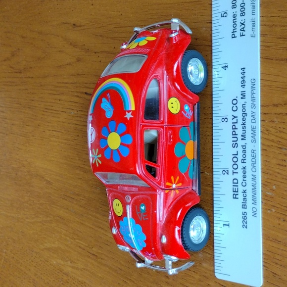 Volkswagen Classic Bus with Surfboard and Two VW Beetle Love Bugs Set/3 - Picture 3 of 17